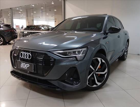 AUDI E-TRON ELÉTRICO PERFORMANCE BLACK QUATTRO