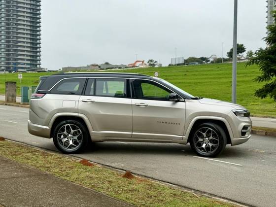 JEEP COMMANDER 2.0 TD380 TURBO DIESEL OVERLAND AT9