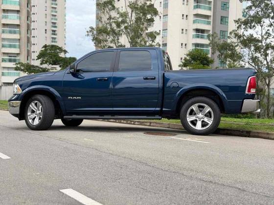 RAM CLASSIC 5.7 V8 GASOLINA LARAMIE CD 4X4 AUTOMÁTICO