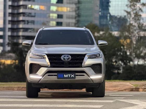TOYOTA HILUX SW4 2.8 D-4D TURBO DIESEL SRX 7L 4X4 AUTOMÁTICO