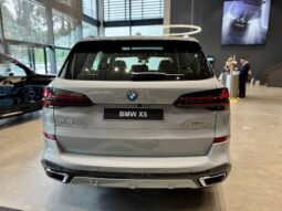 
										BMW X5 3.0 I6 TURBO HÍBRIDO XDRIVE50E M SPORT AUTOMÁTICO cheio									