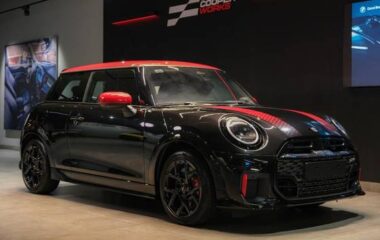 MINI COOPER 2.0 16V TWINPOWER GASOLINA JOHN COOPER WORKS 2P STEPTRONIC