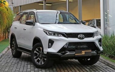 TOYOTA HILUX SW4 2.8 D-4D TURBO DIESEL DIAMOND 7L 4X4 AUTOMÁTICO