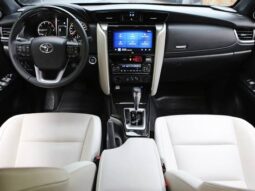 
										TOYOTA HILUX SW4 2.8 D-4D TURBO DIESEL DIAMOND 7L 4X4 AUTOMÁTICO cheio									