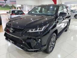 
										TOYOTA HILUX SW4 2.8 D-4D TURBO DIESEL DIAMOND 7L 4X4 AUTOMÁTICO cheio									