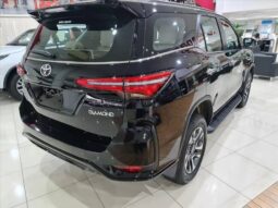
										TOYOTA HILUX SW4 2.8 D-4D TURBO DIESEL DIAMOND 7L 4X4 AUTOMÁTICO cheio									