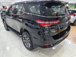 
										TOYOTA HILUX SW4 2.8 D-4D TURBO DIESEL DIAMOND 7L 4X4 AUTOMÁTICO cheio									