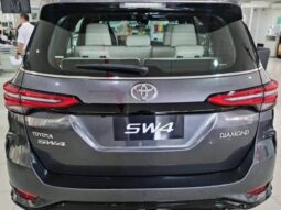 TOYOTA HILUX SW4 2.8 D-4D TURBO DIESEL DIAMOND 7L 4X4 AUTOMÁTICO