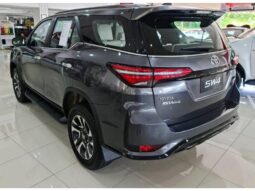 TOYOTA HILUX SW4 2.8 D-4D TURBO DIESEL DIAMOND 7L 4X4 AUTOMÁTICO