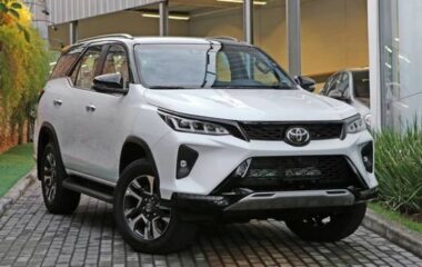 TOYOTA HILUX SW4 2.8 D-4D TURBO DIESEL DIAMOND 7L 4X4 AUTOMÁTICO