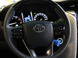 TOYOTA HILUX SW4 2.8 D-4D TURBO DIESEL DIAMOND 7L 4X4 AUTOMÁTICO
