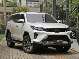 TOYOTA HILUX SW4 2.8 D-4D TURBO DIESEL SRX PLATINUM 7L 4X4 AUTOMÁTICO