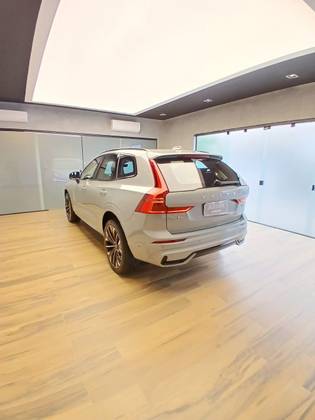 VOLVO XC60 2.0 T8 PHEV ULTRA DARK AWD GEARTRONIC
