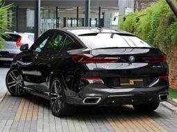
										BMW X6 3.0 TWINPOWER GASOLINA XDRIVE40I M SPORT AUTOMÁTICO cheio									