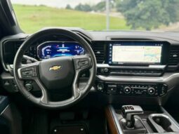 
										CHEVROLET SILVERADO 5.3 V8 GASOLINA 1500 HIGH COUNTRY 4X4 AUTOMÁTICO cheio									