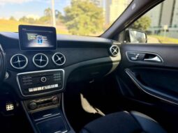 
										MERCEDES-BENZ GLA 250 2.0 CGI GASOLINA SPORT 7G-DCT cheio									