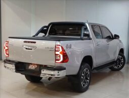 TOYOTA HILUX 2.8 D-4D TURBO DIESEL CD SRX 4X4 AUTOMÁTICO