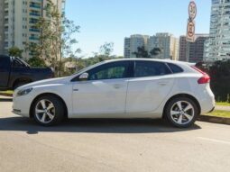 VOLVO V40 2.0 T4 KINETIC GASOLINA 4P AUTOMÁTICO