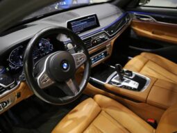 
										BMW 745Le 3.0 TWINPOWER HÍBRIDO M SPORT AUTOMÁTICO cheio									