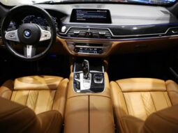 
										BMW 745Le 3.0 TWINPOWER HÍBRIDO M SPORT AUTOMÁTICO cheio									